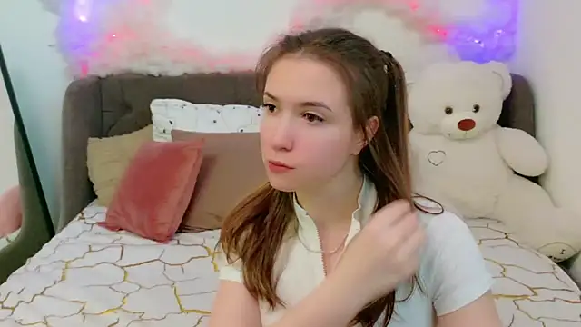 LeenMoonie online show from June 21, 2026, 4:20 pm