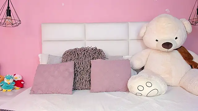 KarolyneLune online show from March 19, 2026, 7:18 pm