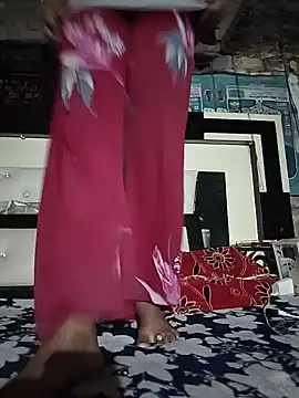 nidhiyadav00 online show from June 5, 2026, 7:08 pm