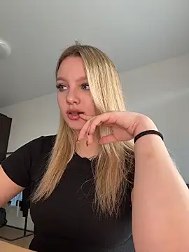 bettyloveu online show from April 23, 2026, 11:09 am