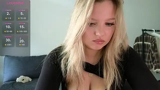 Snapshot of bettyloveu chatting on June 25, 2026, 7:13 am bettyloveu online show from June 25, 2026, 7:13 am