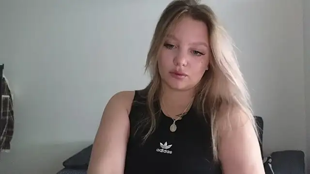 Snapshot of bettyloveu chatting on August 3, 2026, 11:05 am bettyloveu online show from August 3, 2026, 11:05 am
