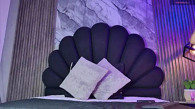  charlotte quee  online show from March 25, 2026, 1:17 pm