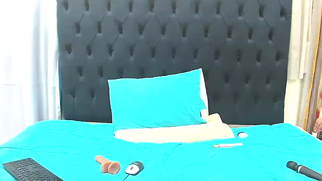 Dark Slim Thick online show from April 8, 2026, 5:35 pm