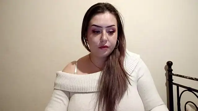 LolaSeduce online show from April 19, 2026, 7:27 pm