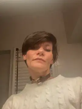 DtPORNBITCH online show from April 6, 2026, 11:27 pm