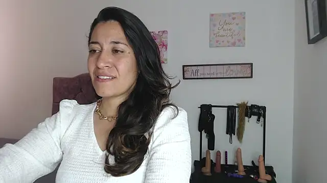 Snapshot of violeta_scott chatting on June 15, 2026, 2:30 pm violeta scott online show from June 15, 2026, 2:30 pm