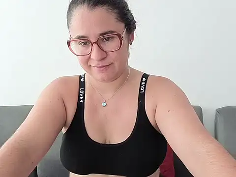 Snapshot of estrellajunior chatting on May 8, 2026, 12:21 pm estrellajunior online show from May 8, 2026, 12:21 pm