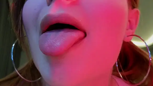 mollybossy online show from April 13, 2026, 12:21 pm