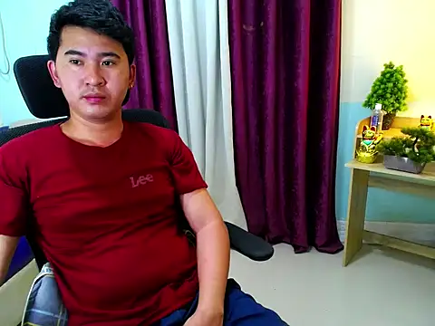 urhotasian online show from March 31, 2026, 6:47 am