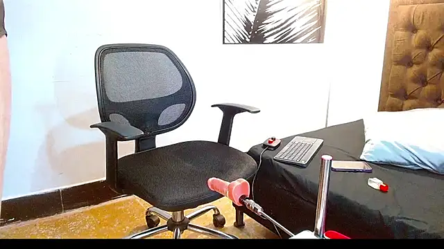 MAGUIRRE 2011 online show from April 11, 2026, 4:06 am