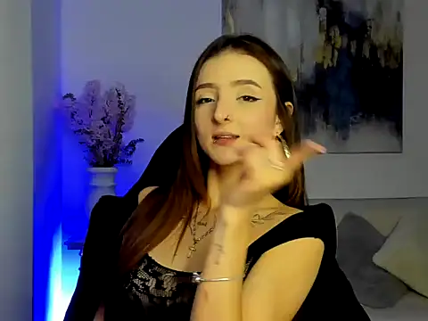 Lilyt Cooper online show from April 16, 2026, 4:13 am