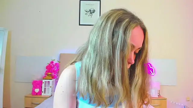 MelanieCuty online show from May 4, 2026, 6:53 am