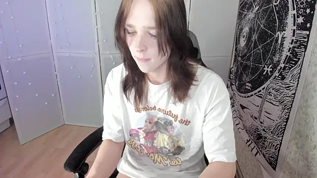 Snapshot of Simochka_w chatting on June 5, 2026, 10:21 am Simochka w online show from June 5, 2026, 10:21 am