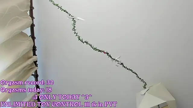 Snapshot of RileyNymph chatting on May 21, 2026, 3:24 am RileyNymph online show from May 21, 2026, 3:24 am