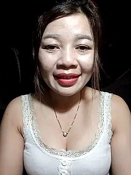 Yiyi102300 online show from April 2, 2026, 12:58 pm