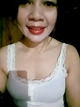 Yiyi102300 online show from May 10, 2026, 11:21 pm