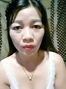 Yiyi102300 online show from June 30, 2026, 4:35 am