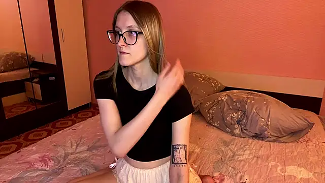 Snapshot of Julia_Charm chatting on June 21, 2026, 4:09 pm Julia Charm online show from June 21, 2026, 4:09 pm