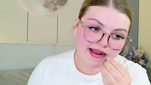 Snapshot of WendyPage chatting on July 27, 2026, 3:52 pm WendyPage online show from July 27, 2026, 3:52 pm