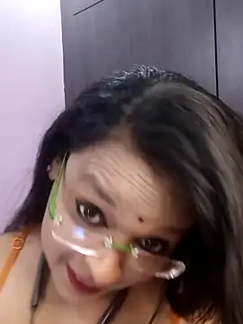 hornyrosy321 online show from May 8, 2026, 6:02 pm