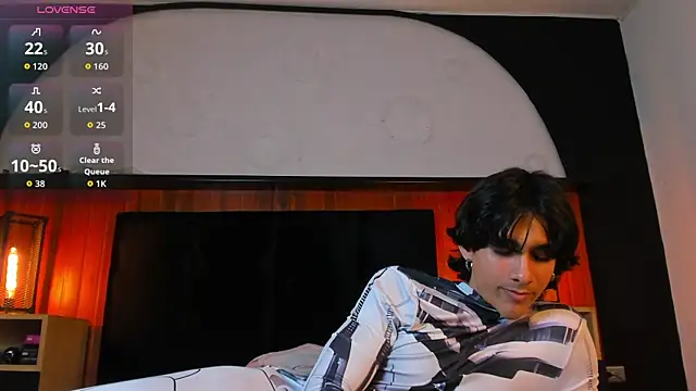 Snapshot of Cheys_Mast chatting on June 17, 2026, 7:48 pm Cheys Mast online show from June 17, 2026, 7:48 pm
