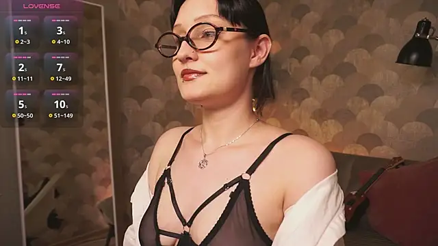Velvet Lily online show from May 8, 2026, 9:09 pm