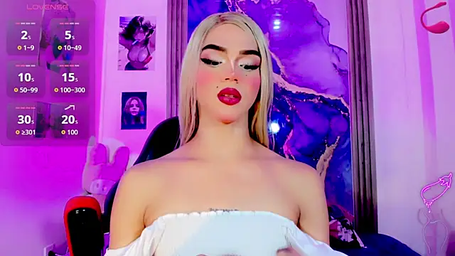 Snapshot of blonde_queen- chatting on May 27, 2026, 7:22 pm blonde queen- online show from May 27, 2026, 7:22 pm