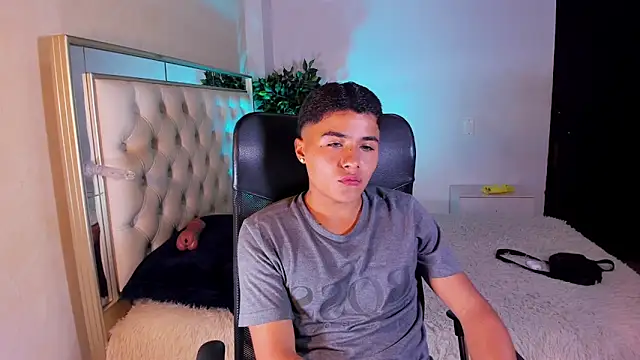 Snapshot of Liam_Dustin chatting on June 4, 2026, 8:59 pm Liam Dustin online show from June 4, 2026, 8:59 pm