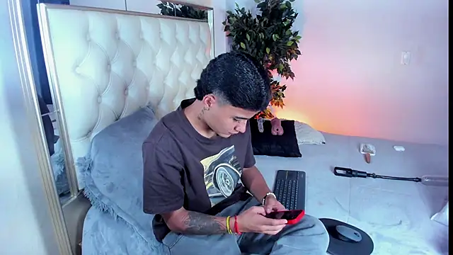 Snapshot of Liam_Dustin chatting on July 21, 2026, 7:49 pm Liam Dustin online show from July 21, 2026, 7:49 pm
