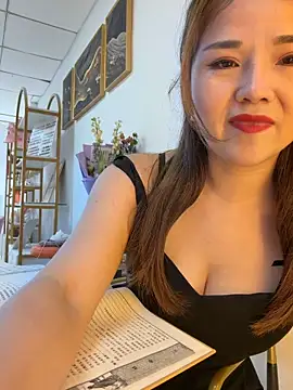 Xiaoxiao-y online show from April 10, 2026, 6:29 am