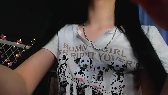 Snapshot of lizaa_breeze chatting on June 6, 2026, 4:33 pm lizaa breeze online show from June 6, 2026, 4:33 pm