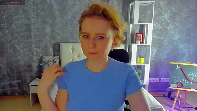 Shiny Liss online show from May 12, 2026, 1:36 am