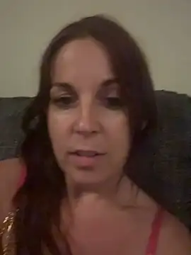 petitehotwife4u online show from July 9, 2026, 9:41 pm
