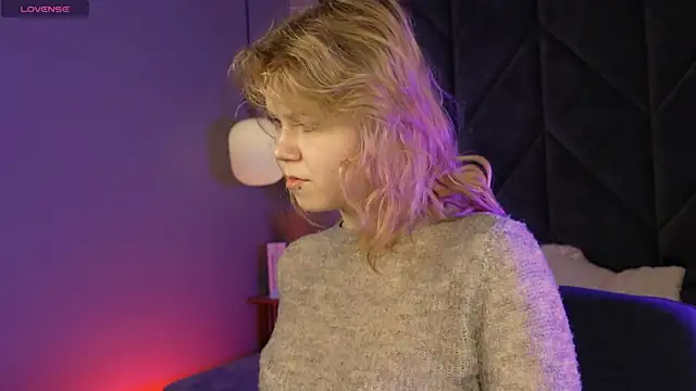 ElizabethVane online show from April 22, 2026, 5:43 am