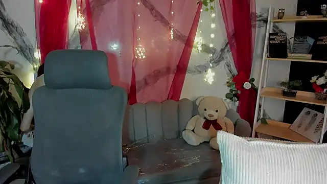 AlaskaFlowerss1  online show from May 21, 2026, 4:30 am