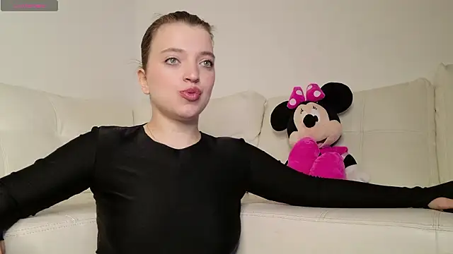 Snapshot of Minnie_mouse_18 chatting on March 15, 2026, 5:19 pm Minnie mouse 18 online show from March 15, 2026, 5:19 pm