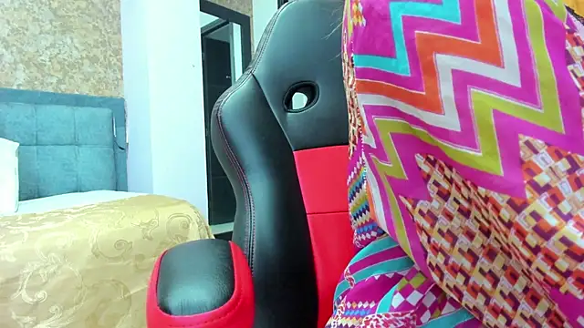 IsaSkinny online show from April 18, 2026, 7:18 pm
