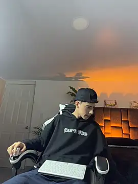 SebastianReed  online show from April 22, 2026, 3:53 am