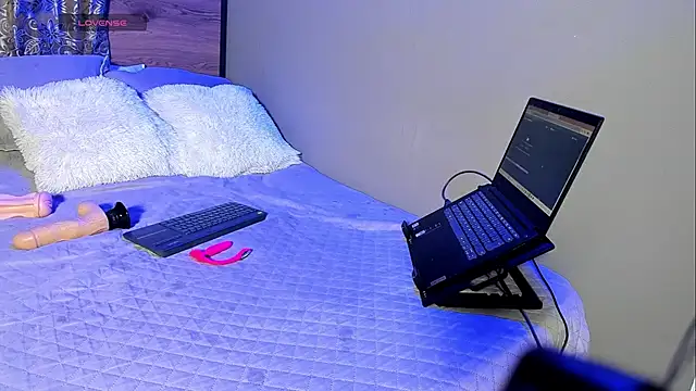 Snapshot of Enzoo98_ chatting on March 15, 2026, 1:11 am Enzoo98 online show from March 15, 2026, 1:11 am