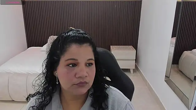 MAYTE1096 online show from April 17, 2026, 7:50 pm