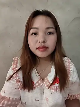 Snapshot of Mina_xYx chatting on June 17, 2026, 4:04 am Mina xYx online show from June 17, 2026, 4:04 am