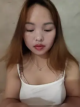 Snapshot of Mina_xYx chatting on June 19, 2026, 1:43 am Mina xYx online show from June 19, 2026, 1:43 am