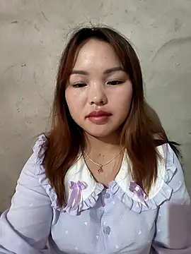Snapshot of Mina_xYx chatting on June 27, 2026, 4:17 am Mina xYx online show from June 27, 2026, 4:17 am