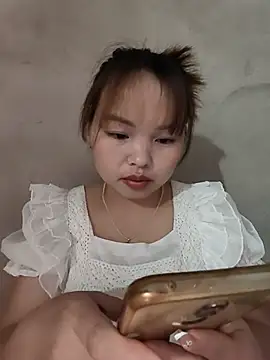 Snapshot of Mina_xYx chatting on July 3, 2026, 4:24 pm Mina xYx online show from July 3, 2026, 4:24 pm