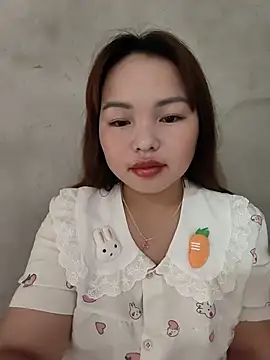 Snapshot of Mina_xYx chatting on July 6, 2026, 2:19 am Mina xYx online show from July 6, 2026, 2:19 am
