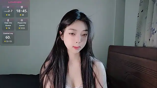 oblakitty  online show from April 9, 2026, 12:43 am