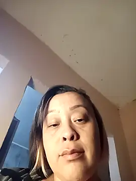 Snapshot of lua-bfly chatting on May 6, 2026, 11:43 pm lua-bfly online show from May 6, 2026, 11:43 pm