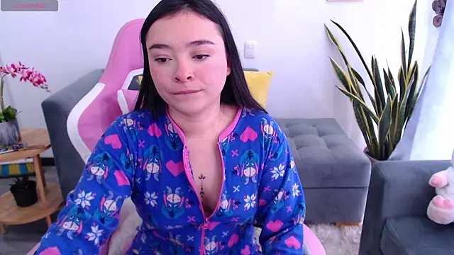Snapshot of Nahia_Brm chatting on July 18, 2026, 6:01 pm Nahia Brm online show from July 18, 2026, 6:01 pm
