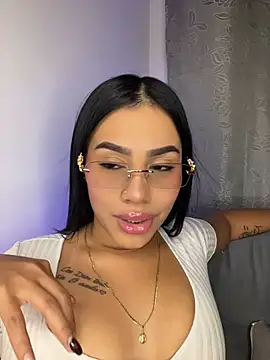 Snapshot of AlisonBeltran1 chatting on August 5, 2026, 12:57 am AlisonBeltran1 online show from August 5, 2026, 12:57 am